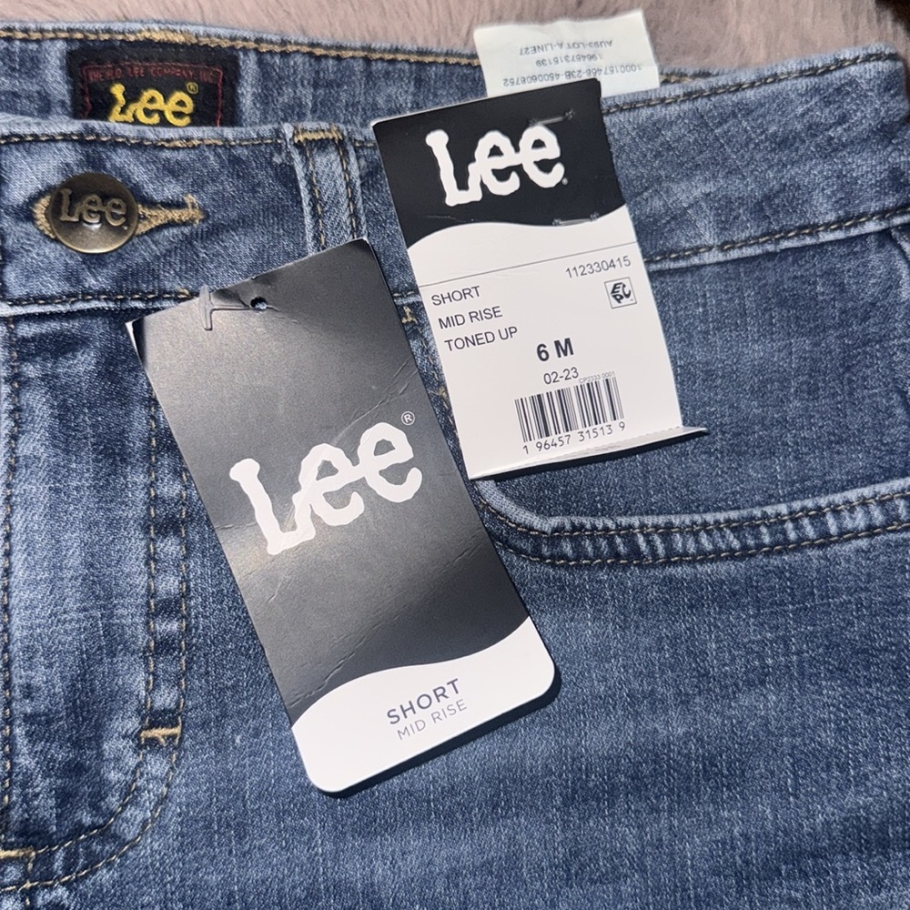 Lee blue jean denim shorts women’s short mid rise toned up button zip pockets 6M - Picture 3 of 12